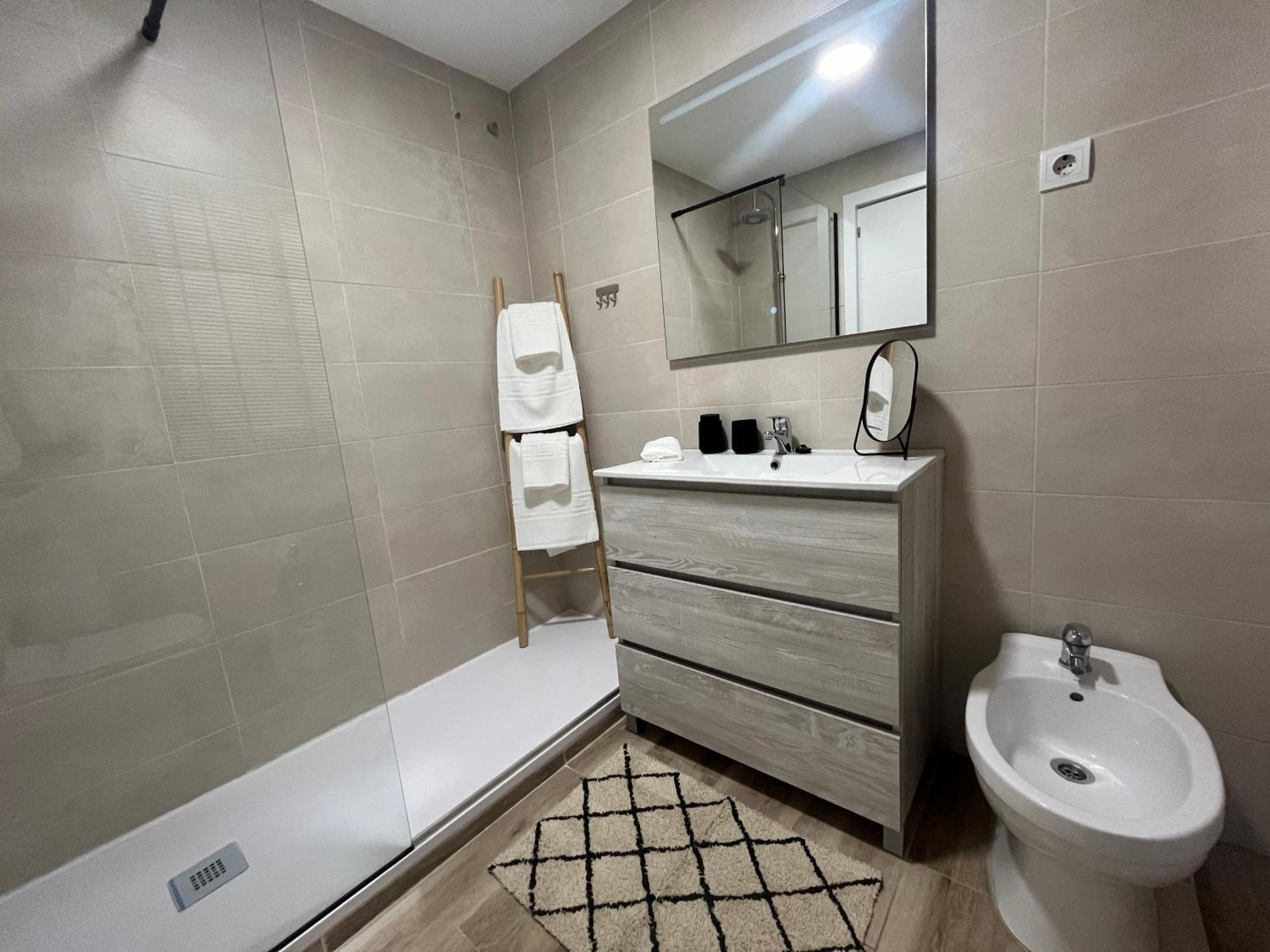 Rent4 Huelin Apartament *